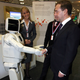 Illustration for article titled Politicians Shaking Hands With Robots, Ranked